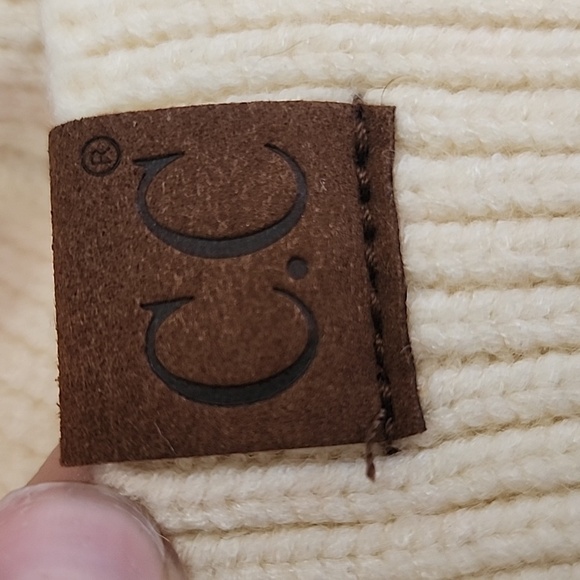 C.C Cream Knit Hat with Faux Fur Pom - Picture 2 of 4